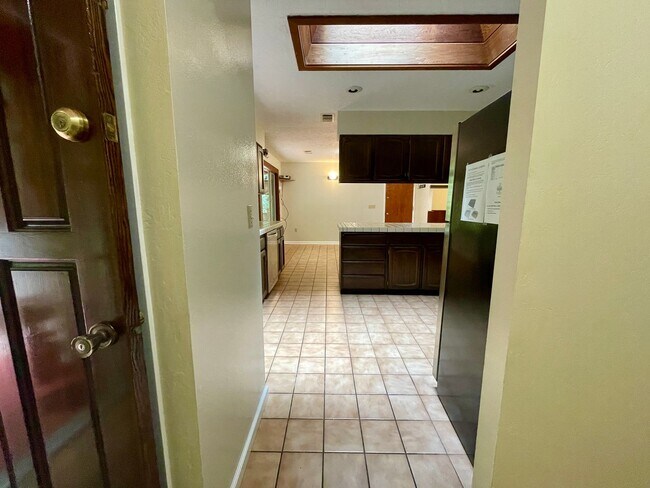 Building Photo - 4 bed, 3 bath split-level home in a private, forested setting (Bayside)