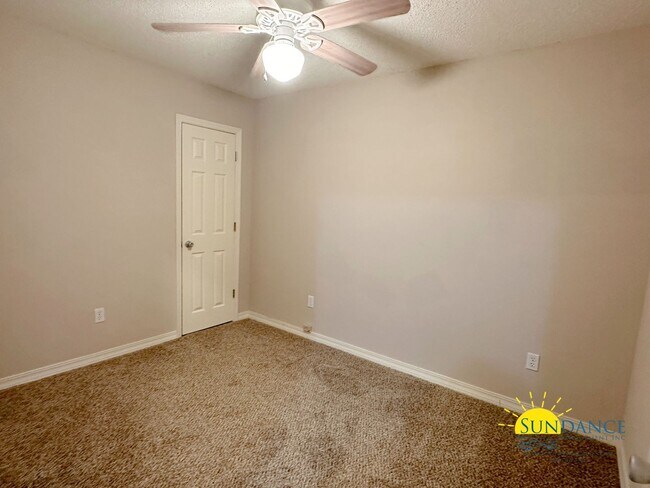 Building Photo - 2817 Bay Club Dr