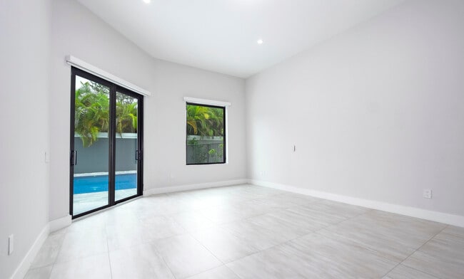 Building Photo - 5663 Brookfield Cir W