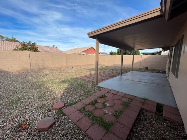Building Photo - 4 Weeks of Free Rent! - Three bedroom Sing...