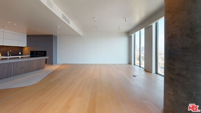 Building Photo - 2801 Sunset Pl