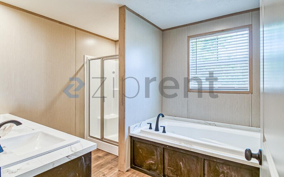 Building Photo - Unit