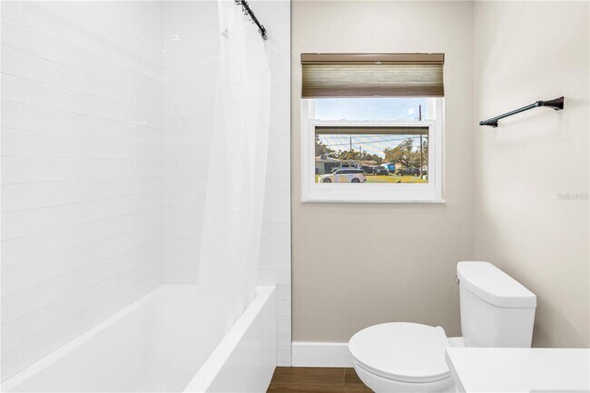 Building Photo - 4891 Venetian Blvd NE