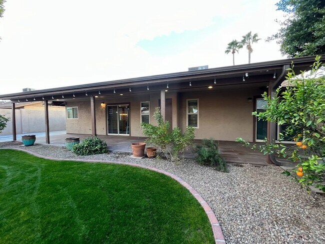 Building Photo - Elegant North Glendale Retreat with Premium Upgrades