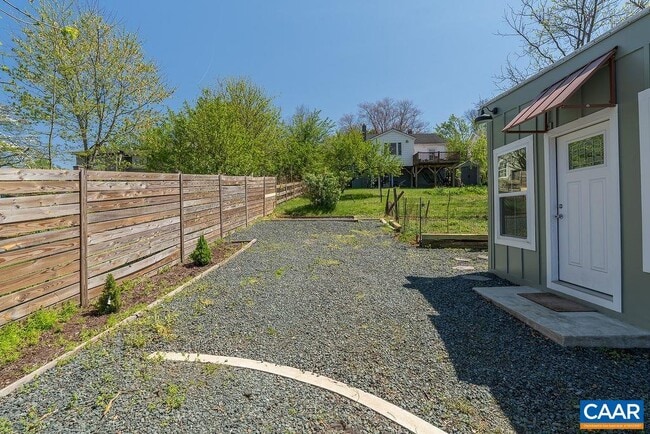 Building Photo - 1403 Burgess Ln