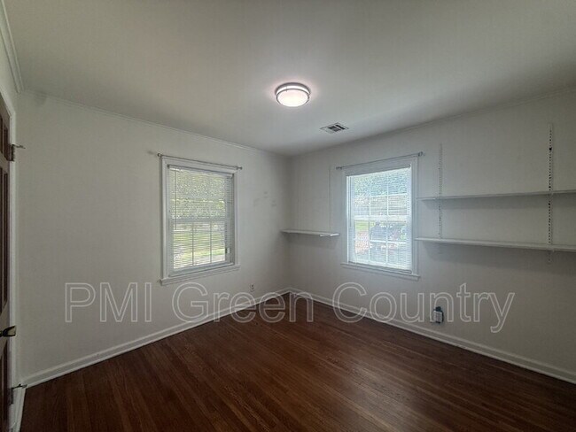 Building Photo - 2811 E 1st Pl