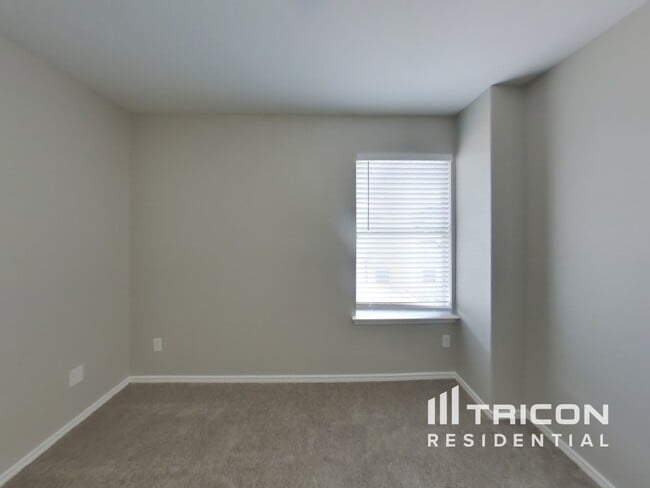 Building Photo - 2714 Moonrock