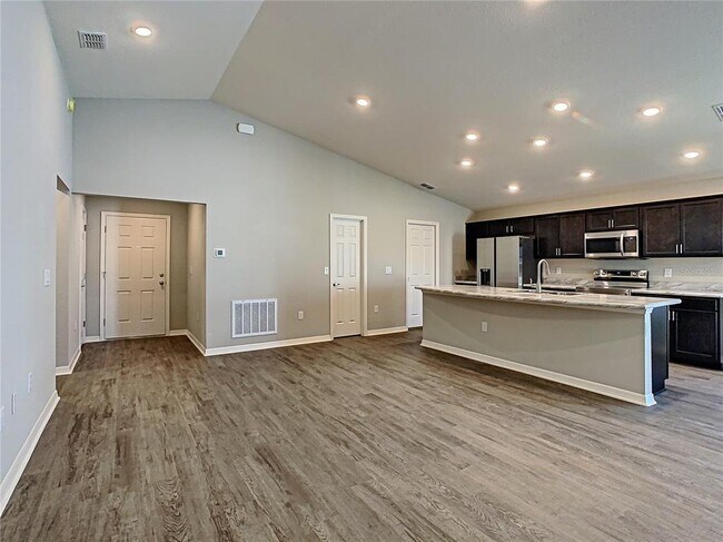 Building Photo - 4466 Hummingbird Ln