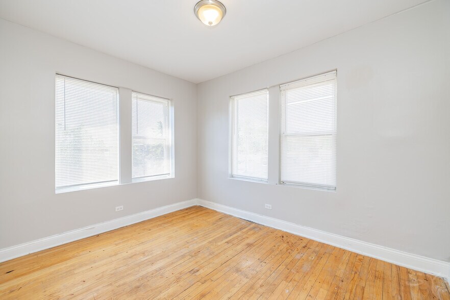 Building Photo - 8016 S Paulina St