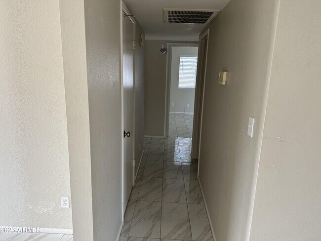 Building Photo - 2536 E Commonwealth Cir