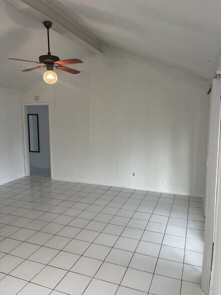 Building Photo - 538 Glenvale Dr