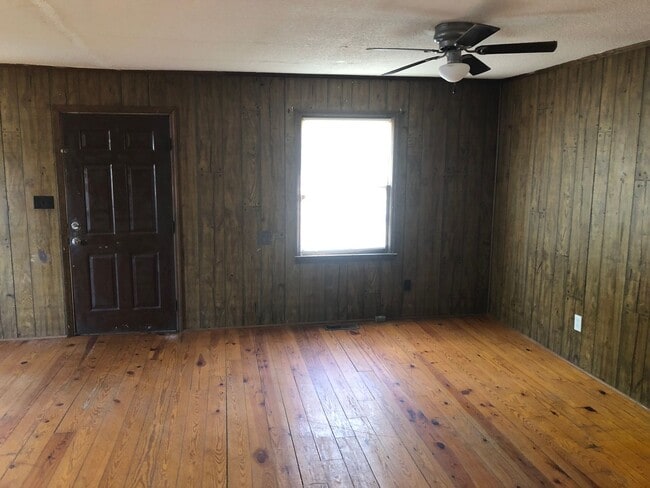 Building Photo - Newly remodeled home is located in Lancaster, SC 29720.