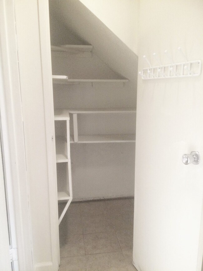 Building Photo - Riverside - GATED 3 Bedroom Condo in Sprin...