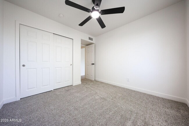 Building Photo - 558 S Lesueur