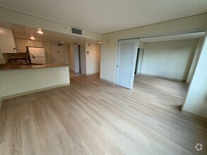 Building Photo - One Kalakaua Senior Living for 55+/2 bdrm,...