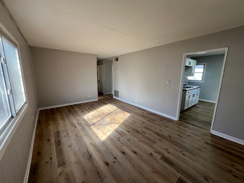 Building Photo - 6049 N 39th St