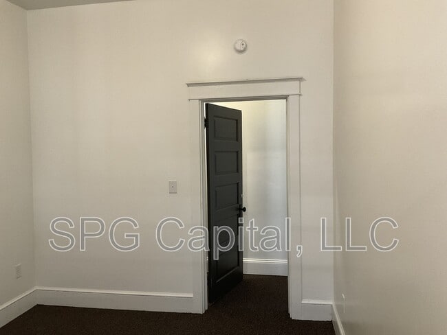 Building Photo - 51 Chambersburg St