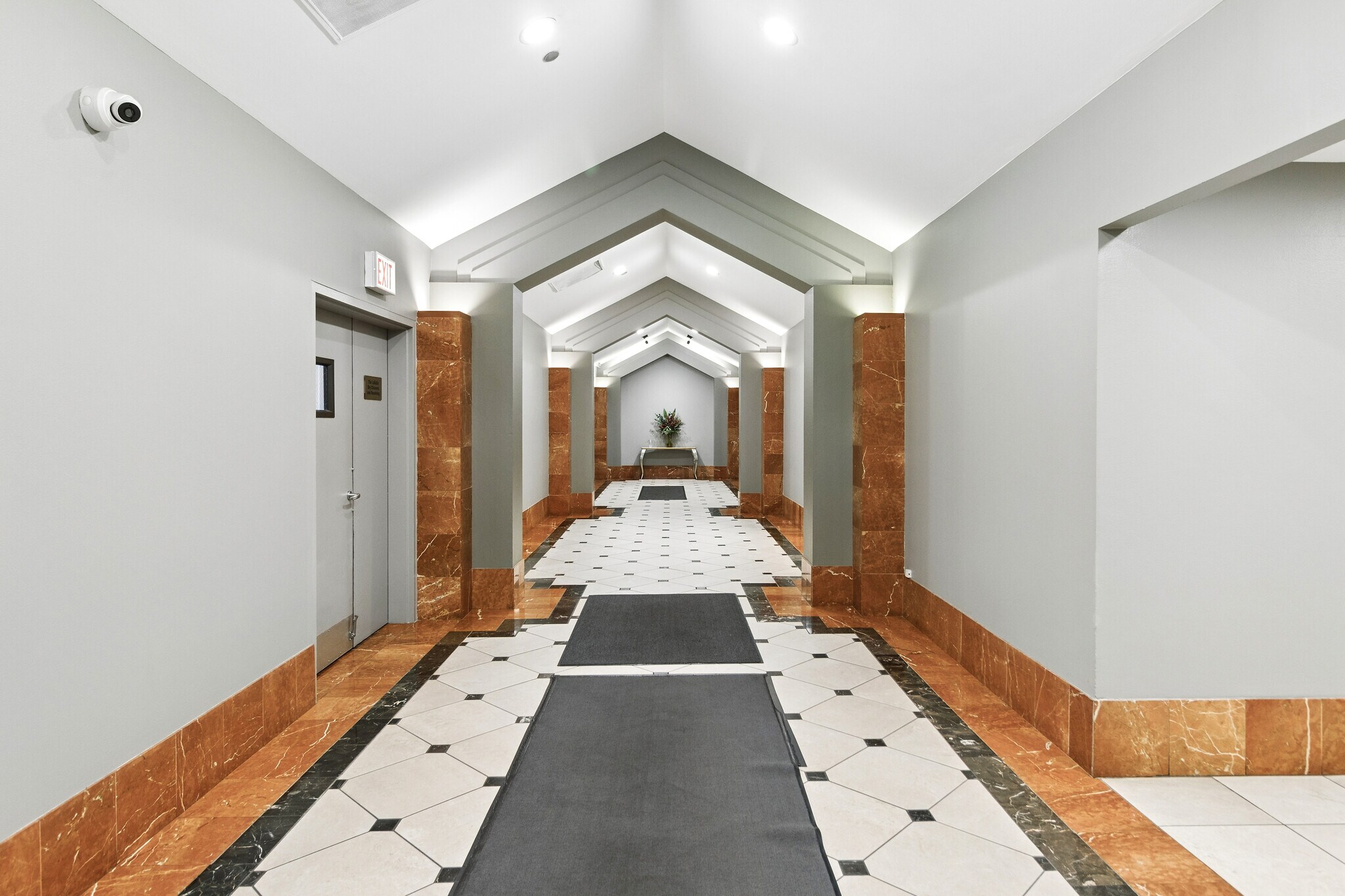 Hall - 1212 N La Salle Dr