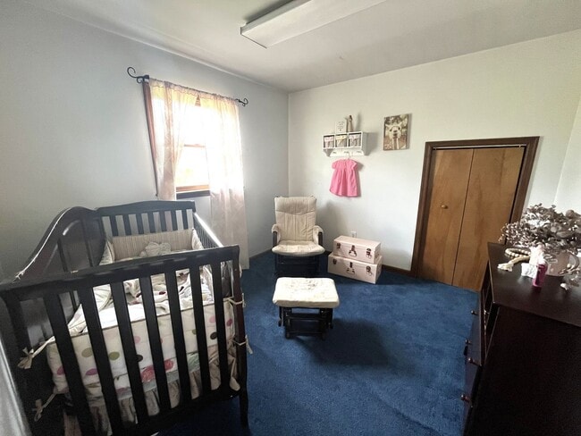 Building Photo - Spacious 4BR/3.5BA Single Family Home on 2...