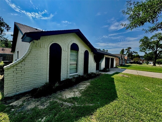 Building Photo - 15218 Falcon Ridge Dr