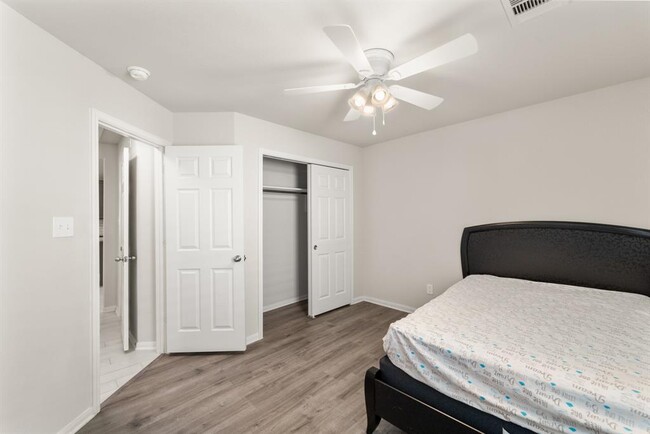 Building Photo - 15603 Eastern Meadowlark Wy