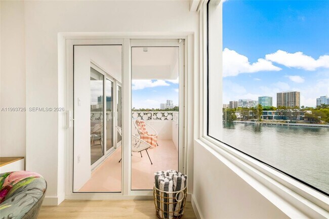 Building Photo - 9881 E Bay Harbor Dr