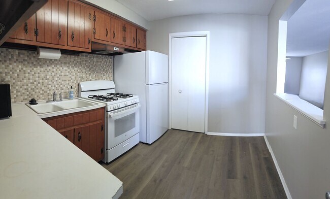 Building Photo - 24496 Clareshire Dr