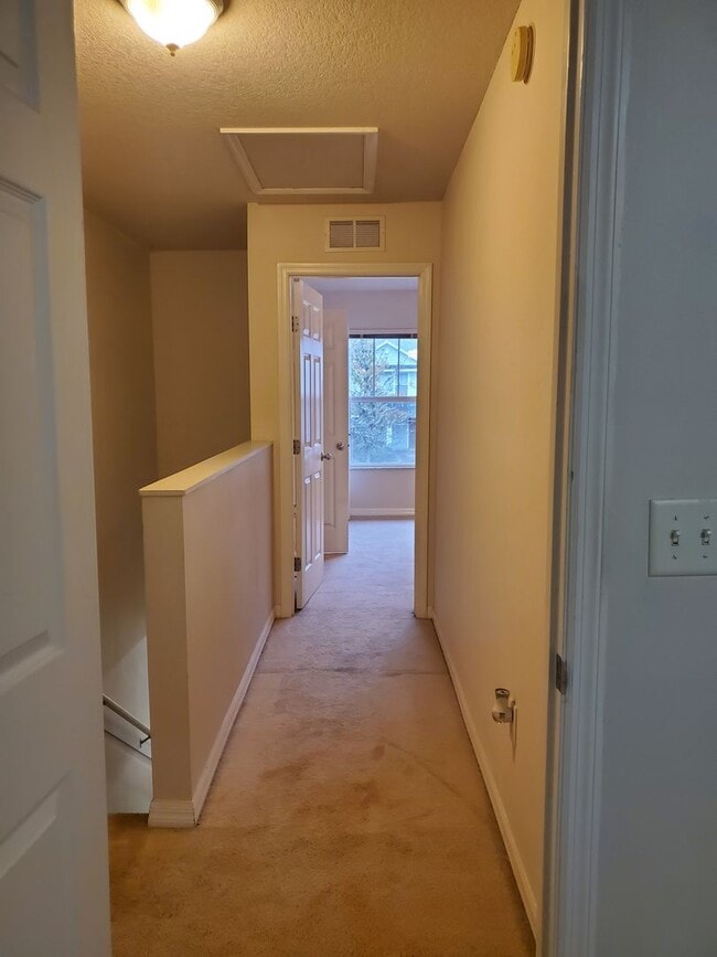 Building Photo - Charming 2-bedroom, 2-bath condo in Hailey Gardens