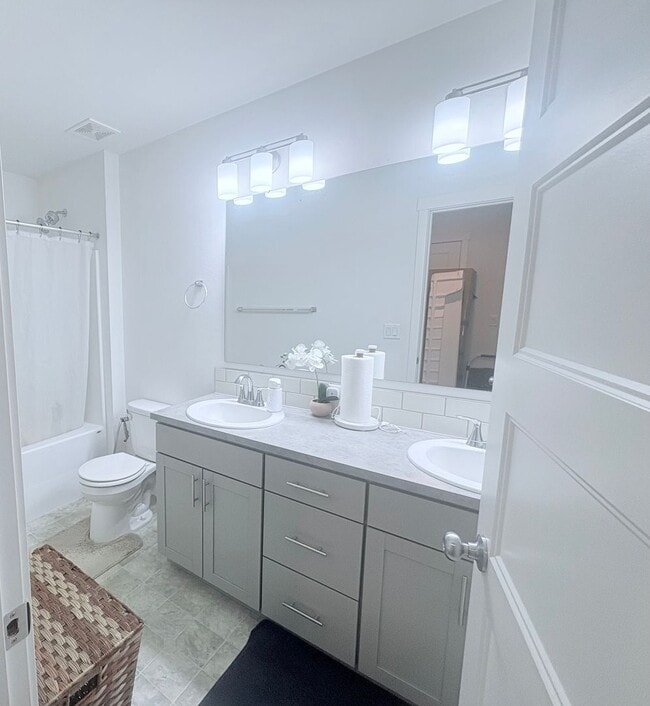 Building Photo - Stunning 4-Bedroom Spanaway Home with Spacious Living & Modern Comforts