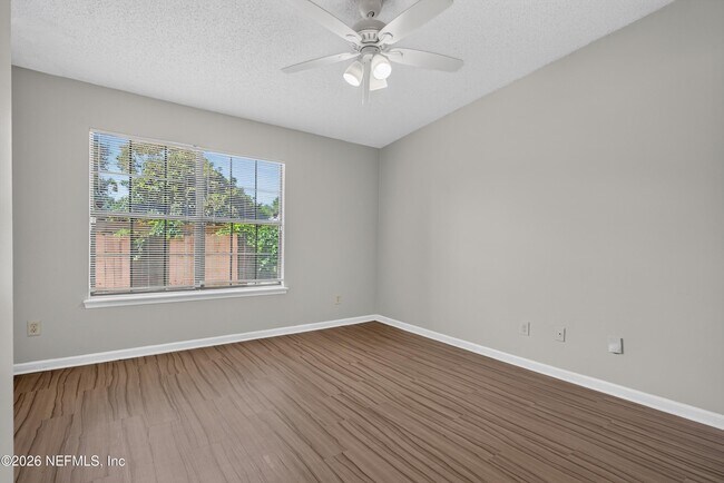 Building Photo - 8010 International Village Dr