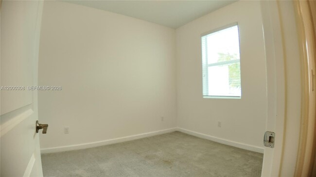 Building Photo - 4612 Hollister Ave