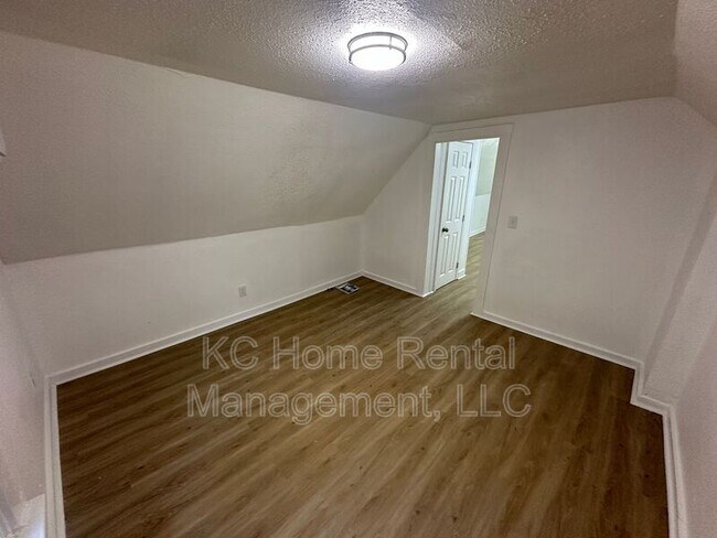 Building Photo - 2958 Lockridge Ave