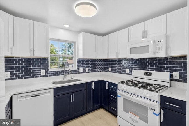 Building Photo - 505 69th St