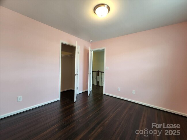 Building Photo - 1295 Farm Branch Dr SW