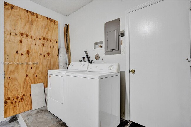 Building Photo - 1210 Sorrento Dr