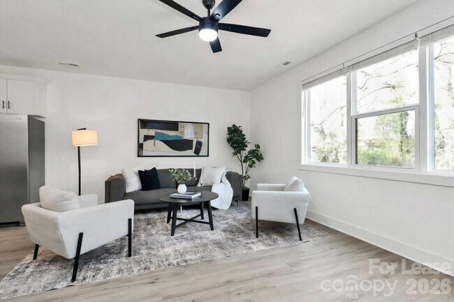 Building Photo - 3432 Brookshire Blvd