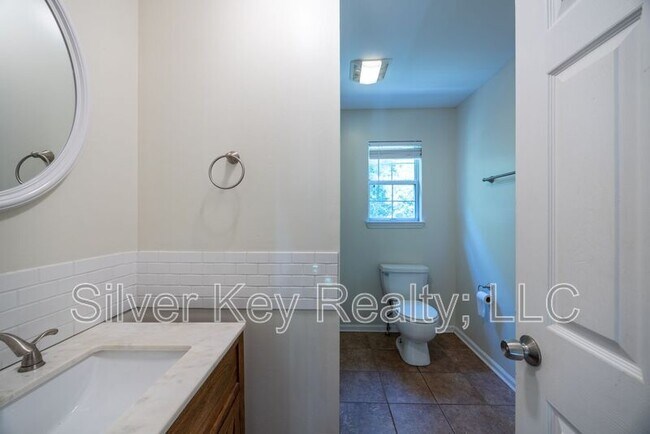 Building Photo - 1725 Brookwood Dr NE