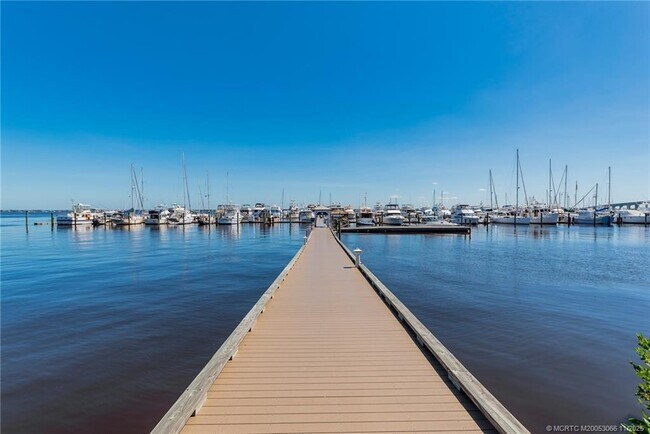 Building Photo - 715 NW Flagler Ave