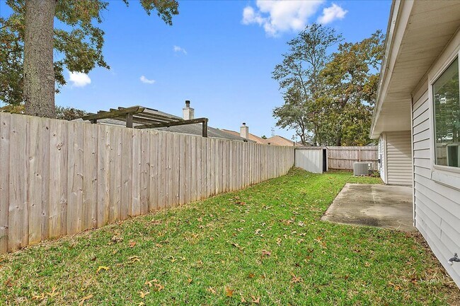 Building Photo - Beautiful 4 Bedroom / 2 Bathroom Harbor Winds Home w/ Solar Panels