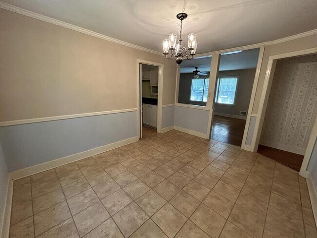 Building Photo - 317 Clarendon Dr