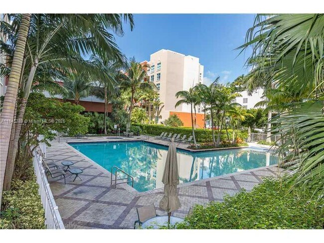 Building Photo - 2000 N Bayshore Dr