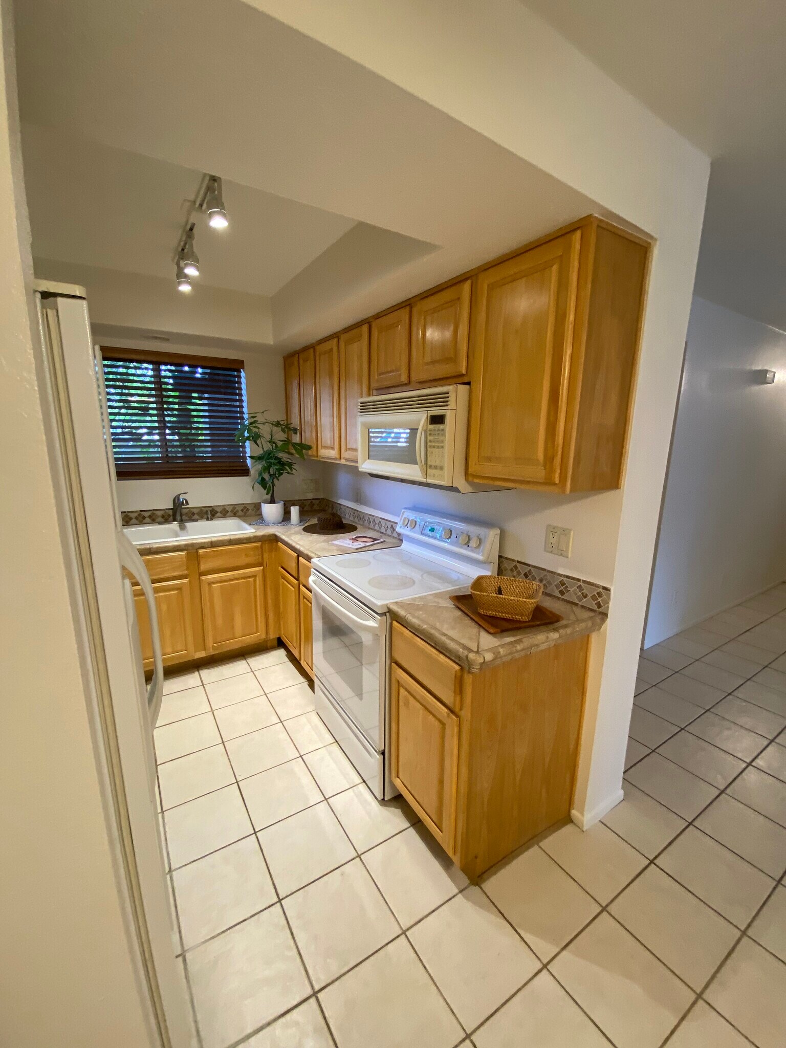 Building Photo - 2312 W Lindner Ave