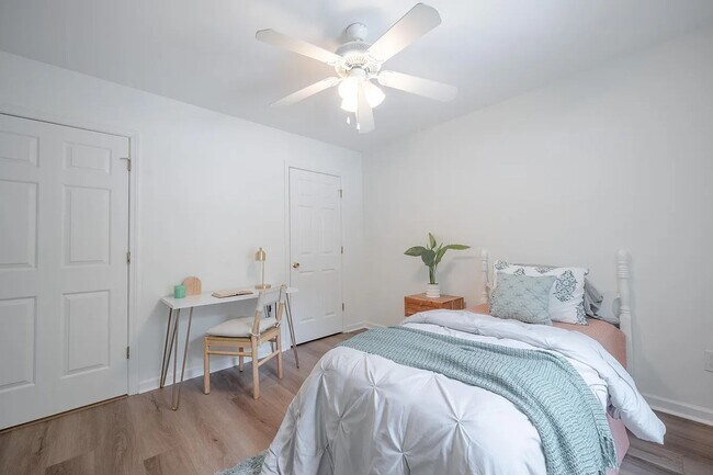 Building Photo - Available now. Great 2 BR/2 BA PARTIALLY FURNISHED Home in Meridian Place!