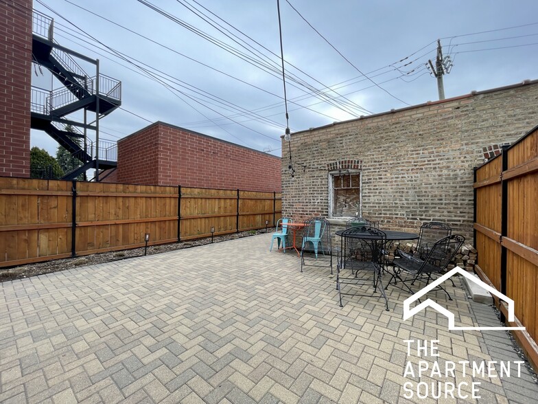 Building Photo - 3540 N Lowell Ave