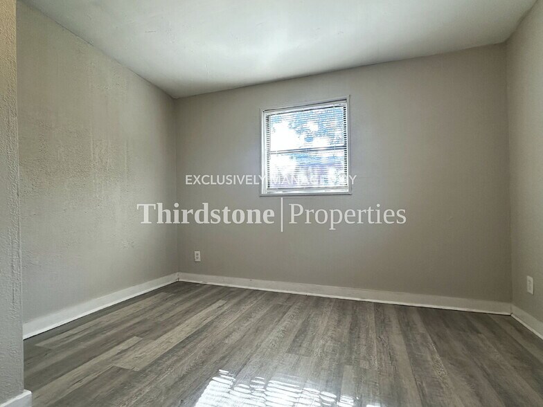 Building Photo - 3308 Haines St