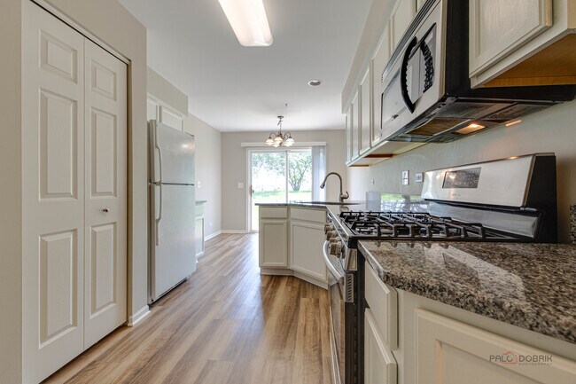 Building Photo - 2487 Dickens Dr