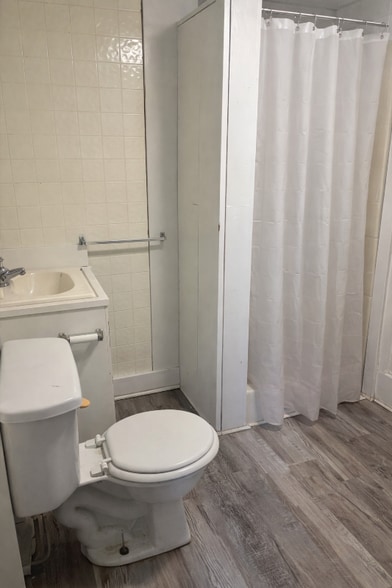 Building Photo - 510 Main St