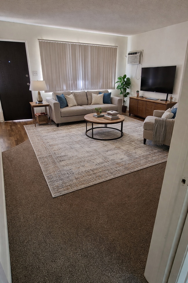 Interior Photo - 11811 Beverly
