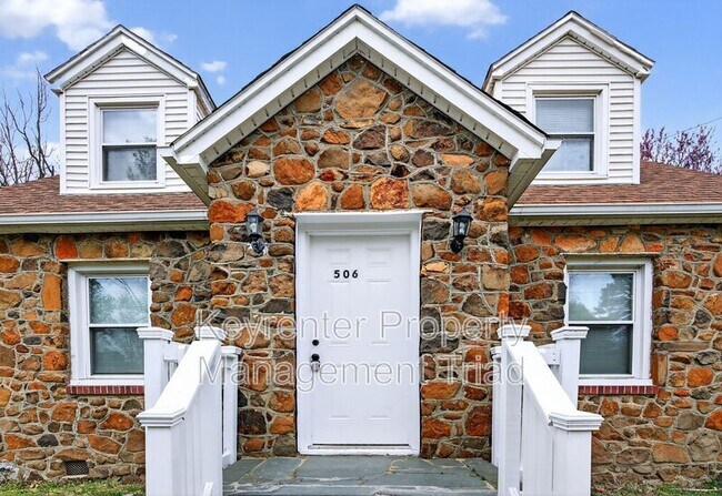 Building Photo - 506 Rocky Knoll Rd