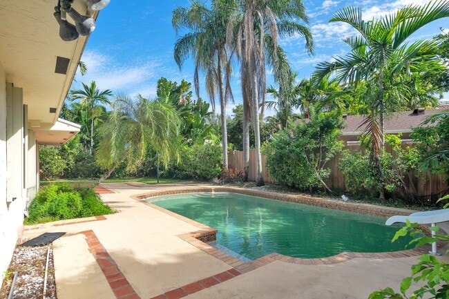 Building Photo - Beautiful home in quiet neighborhood